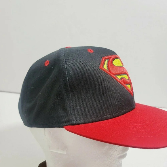 Dc Comic Men's Batman Hat Back Snap Button & Top Solid Black/Red - Picture 1 of 6